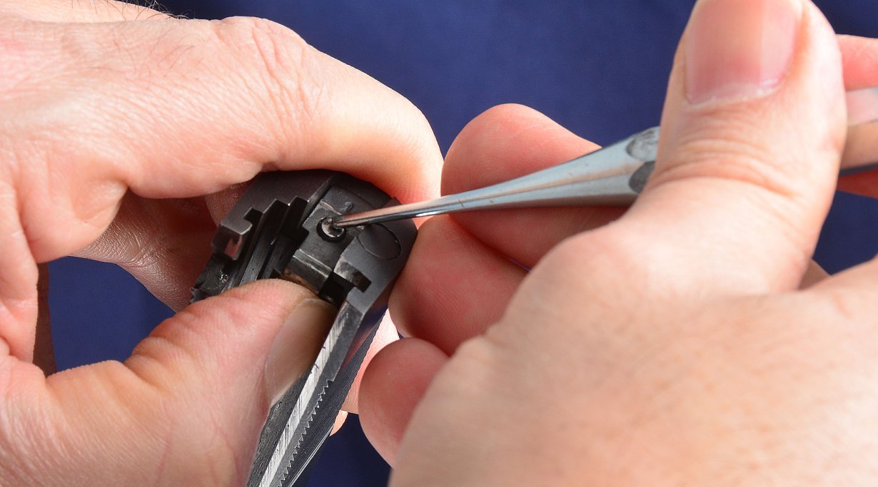 Colt 1911 Government .45 ACP disassembly