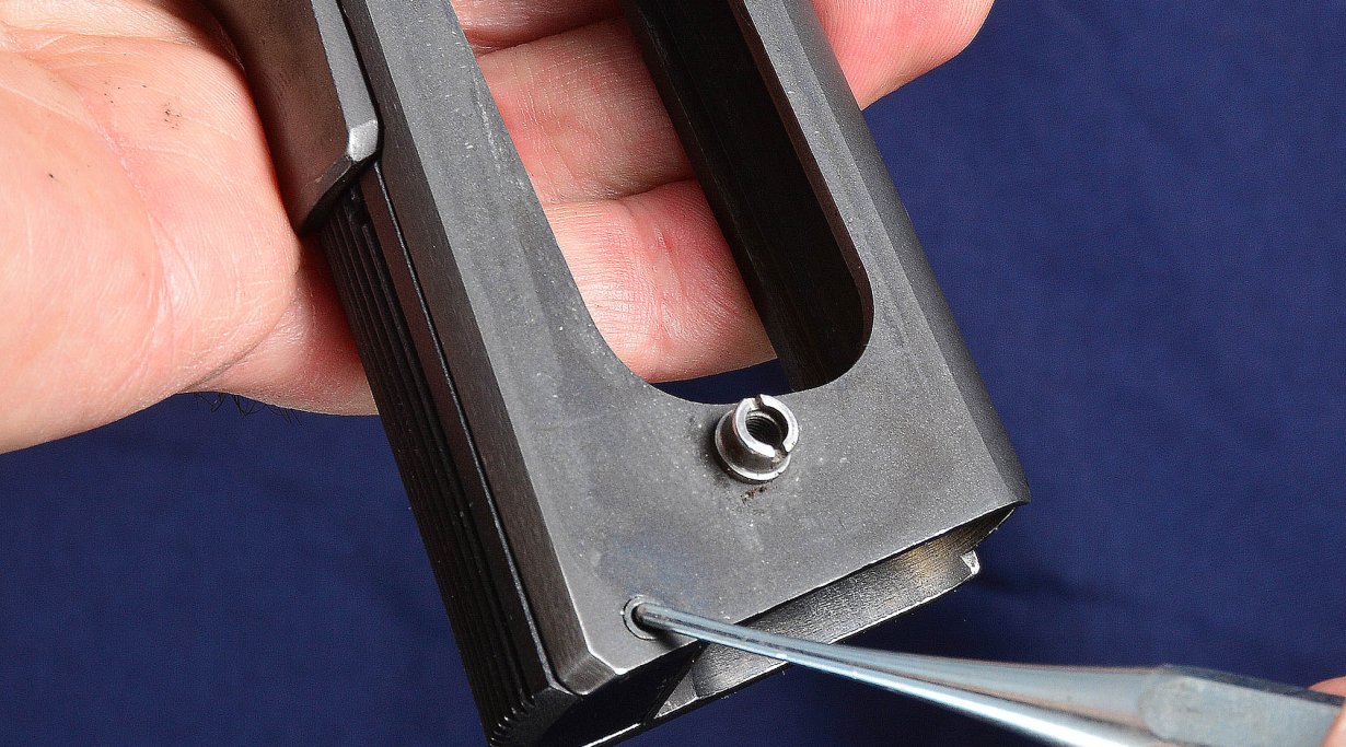 Colt 1911 Government .45 ACP disassembly