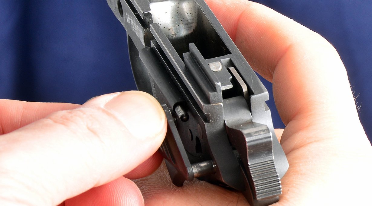 Colt 1911 Government .45 ACP disassembly