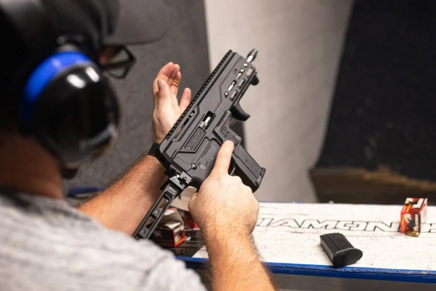 DBX 5.7 in 5.7x28mm, a gun beyond traditional pistols or carbines DBX 5.7 in 5.7x28mm gun