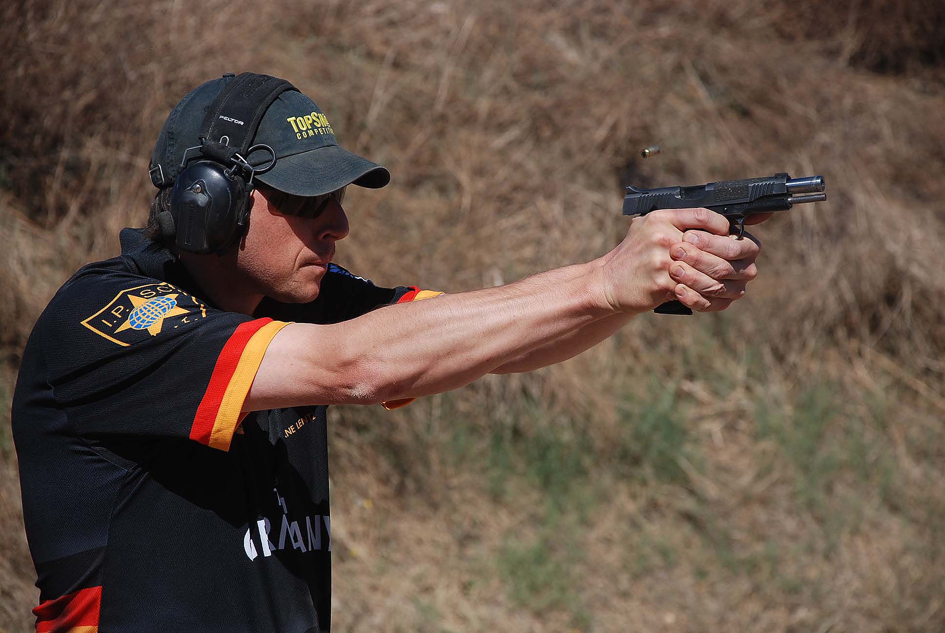 Практическая стрельба IPSC пистолет