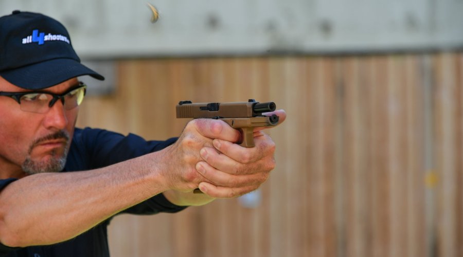 The GLOCK 19X during the test-firing. 