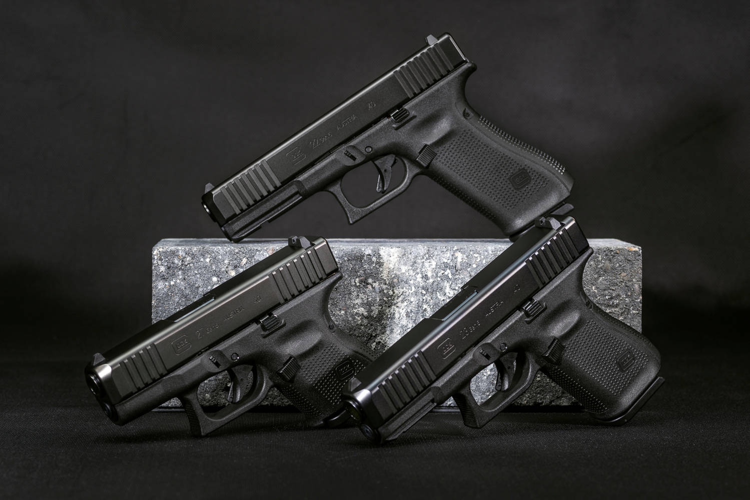 GLOCK 22 Gen5 The 40 S&W caliber closes the gap between the .45 Auto  calibers and the 9x19 service calibers. The G22 is now available with Gen5  technologies including the nDLC finish