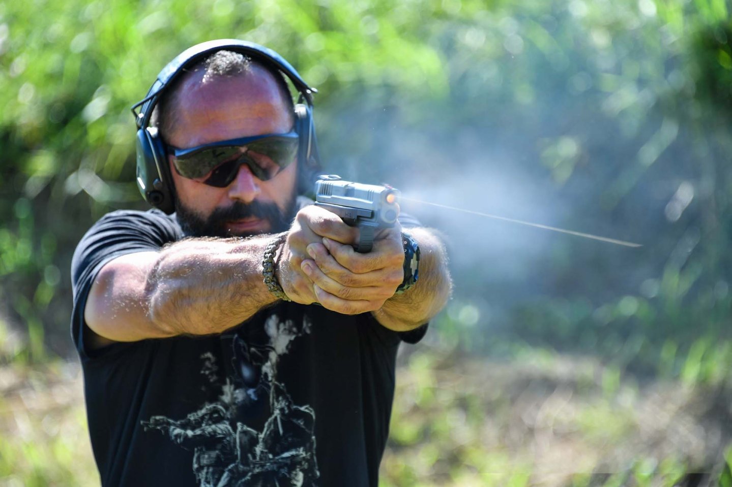 On the shooting range with HS Produkt guns Pistola HS Produkt al tiro