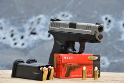 On the shooting range with HS Produkt guns Pistola HS Produkt Modello 2 con confezione di munizioni GECO 9x21