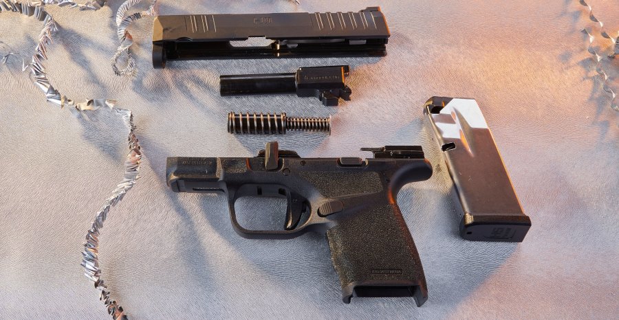 HS Produkt H11: the subcompact 9mm pistol tested on the shooting range The HS product H11 disassembled into its components.