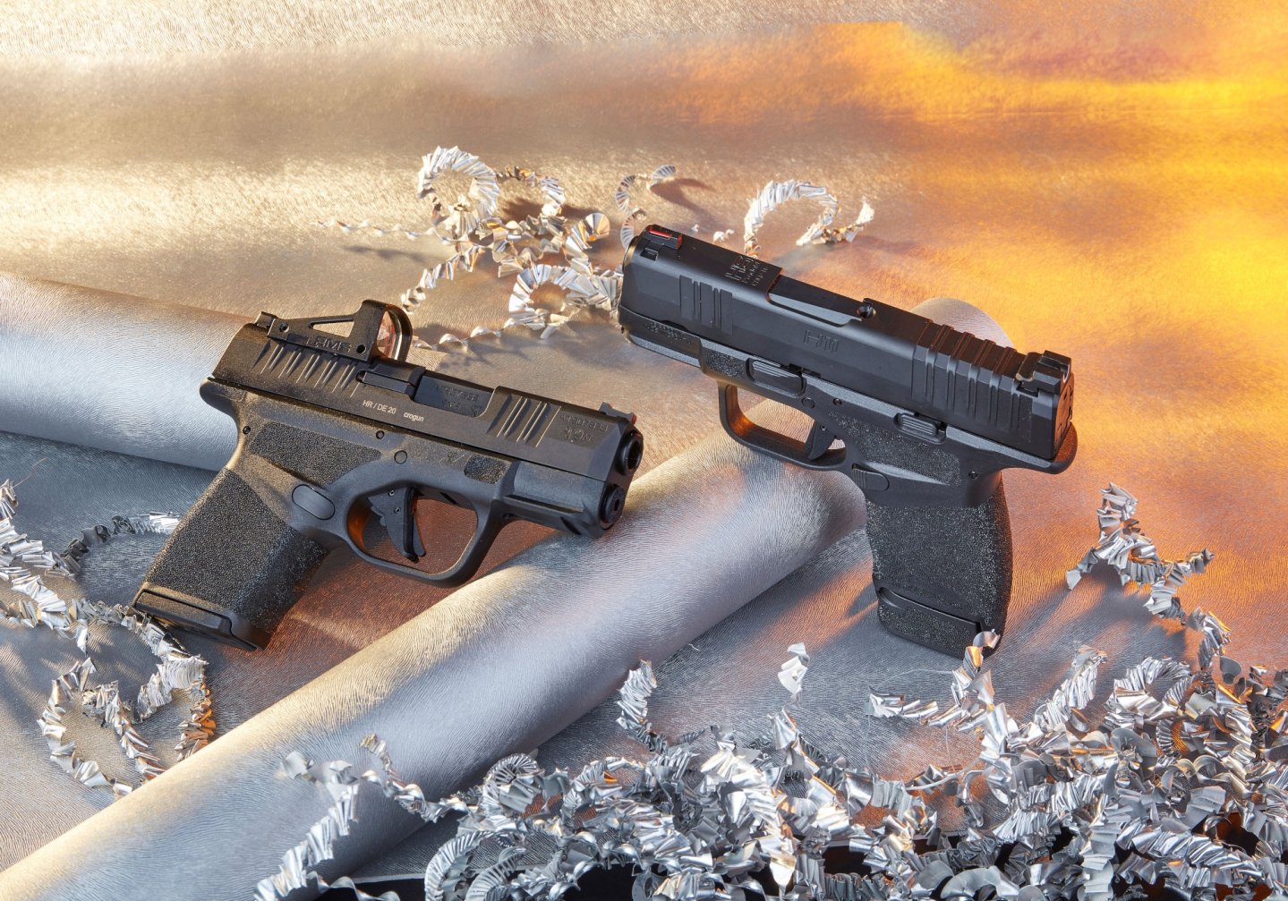 HS Produkt H11: the subcompact 9mm pistol tested on the shooting range Two variants of the HS product H11.