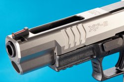 Test: HS Product XDM-9 5.25 Stainless in 9 mm The fiber optic front sight of the HS Produkt XDM 9 5.25 Stainless in 9 mm