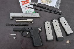 Kahr Arms P9 Duotone, a 9mm for concealed carry Kahr-P9-DuoTone-LCI-Kompaktpistole-zerlegt.jpg