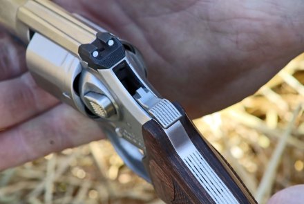 The hammer spur provides an excellent grip