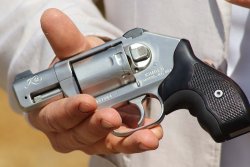 Kimber K6s Stainless (LG) in .357 Magnum, the return of the concealed carry revolver The cylinder opens by pushing a button