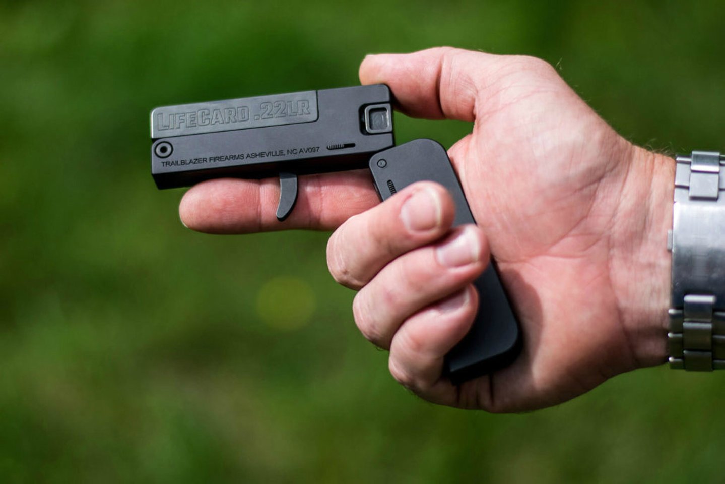 LifeCard, a credit card sized gun The .22 LifeCard pistol.