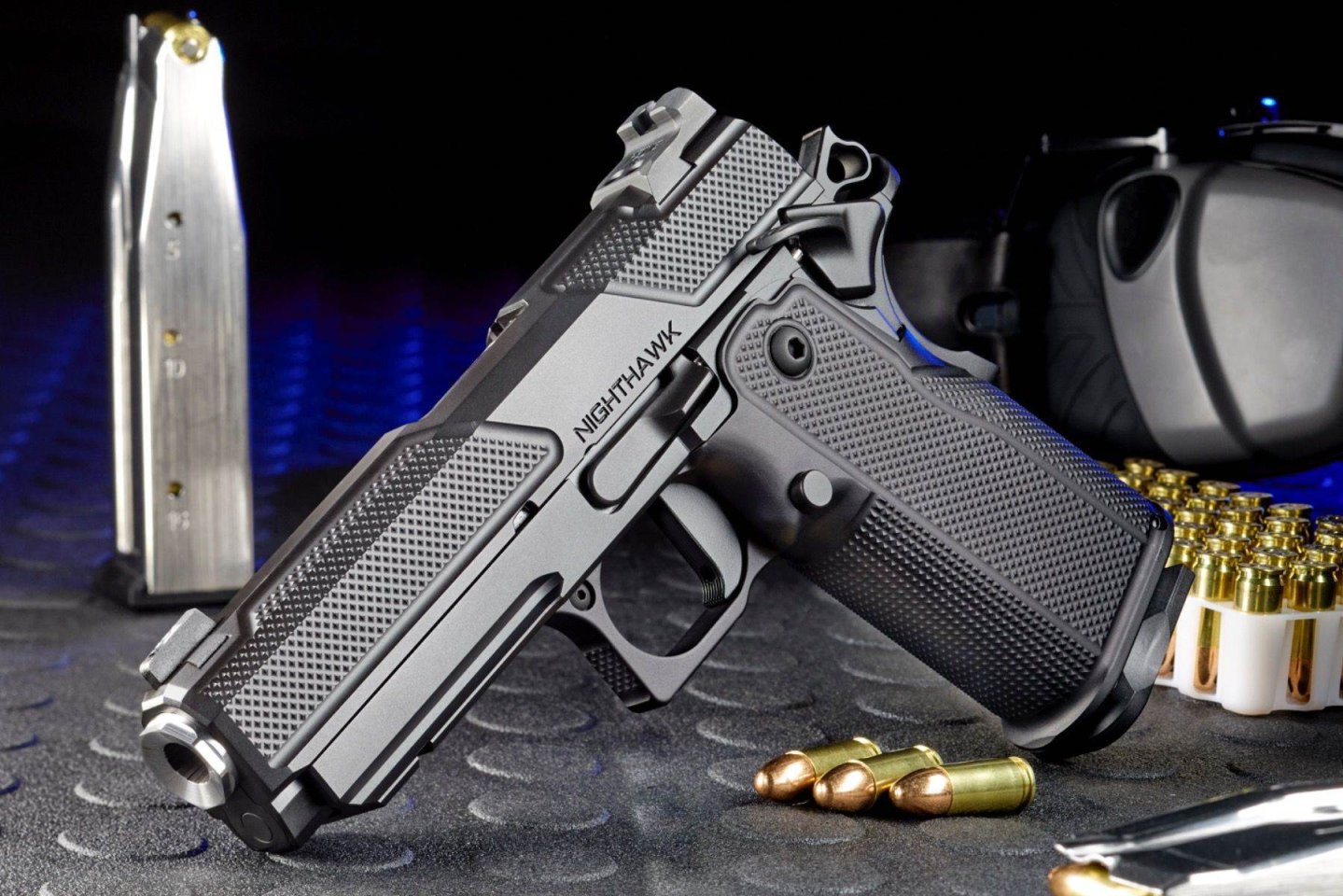 Commander-sized 9mm double-stack pistol