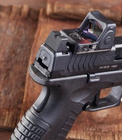 Everything about red dot sights for action disciplines with handguns: optics manufacturers, suitable guns, tips and more sporting gun