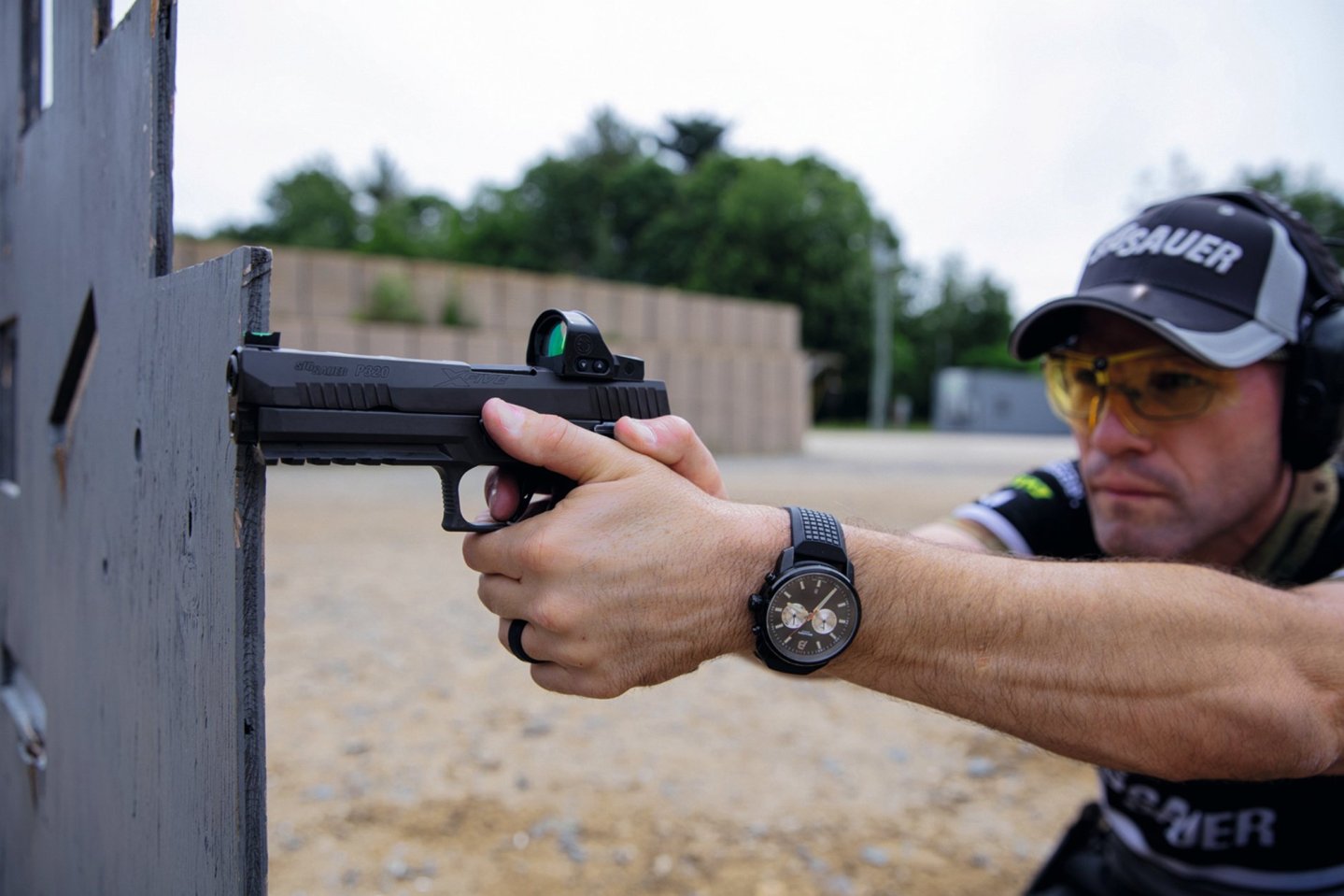 Everything about red dot sights for action disciplines with handguns: optics manufacturers, suitable guns, tips and more SIG_P320_XFIVE