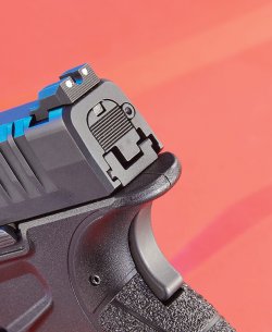 Practical test: the HS Produkt S5 3.3 subcompact pistol in .45 ACP on the shooting range The additional grip safety