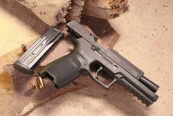 Test: SIG Sauer P320 in .45 ACP - The SIG Sauer service pistol in the popular US caliber SIG Sauer P320 in .45 ACP right side view