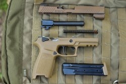 Test and video: SIG Sauer P320-M17 in 9 mm – the civilian version of the US Army service pistol The SIG Sauer P320-M17 disassembled