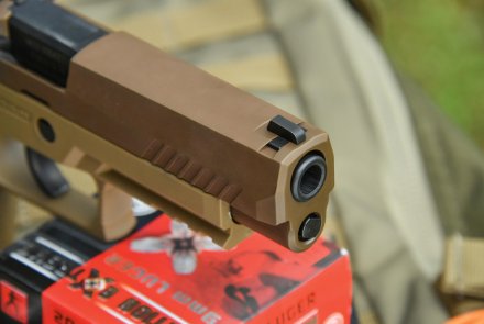 Test and video: SIG Sauer P320-M17 in 9 mm – the civilian version of the US Army service pistol The muzzle of the SIG Sauer P320 M17