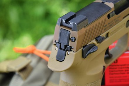 Test and video: SIG Sauer P320-M17 in 9 mm – the civilian version of the US Army service pistol The rear sight of the SIG Sauer P320-M17