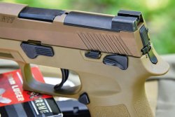 Test and video: SIG Sauer P320-M17 in 9 mm – the civilian version of the US Army service pistol SIG Sauer P320 M17 with black controls