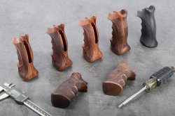 Smith & Wesson revolver frame sizes – Part 2: sights, grips, etc. Comparison of aftermarket grips from Nill.