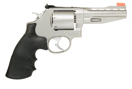 Smith & Wesson 686 and 686 Plus revolvers reinterpreted by Performance Center Right side of the Smith & Wesson Performance Center Model 686 in .357/.38 caliber.