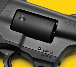 Standard Manufacturing S333 Volleyfire Thunderstruck, the twin-barreled revolver The cylinder of the S333 Volleyfire Thunderstruck revolver
