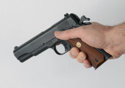 Semiautomatic pistol... Plastic or metal? Semiautomatic pistol... Plastic or metal?