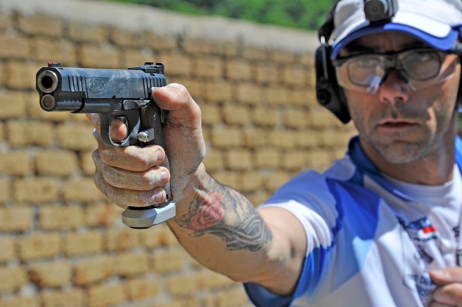 Semiautomatic pistol... Plastic or metal? Semiautomatic pistol... Plastic or metal?