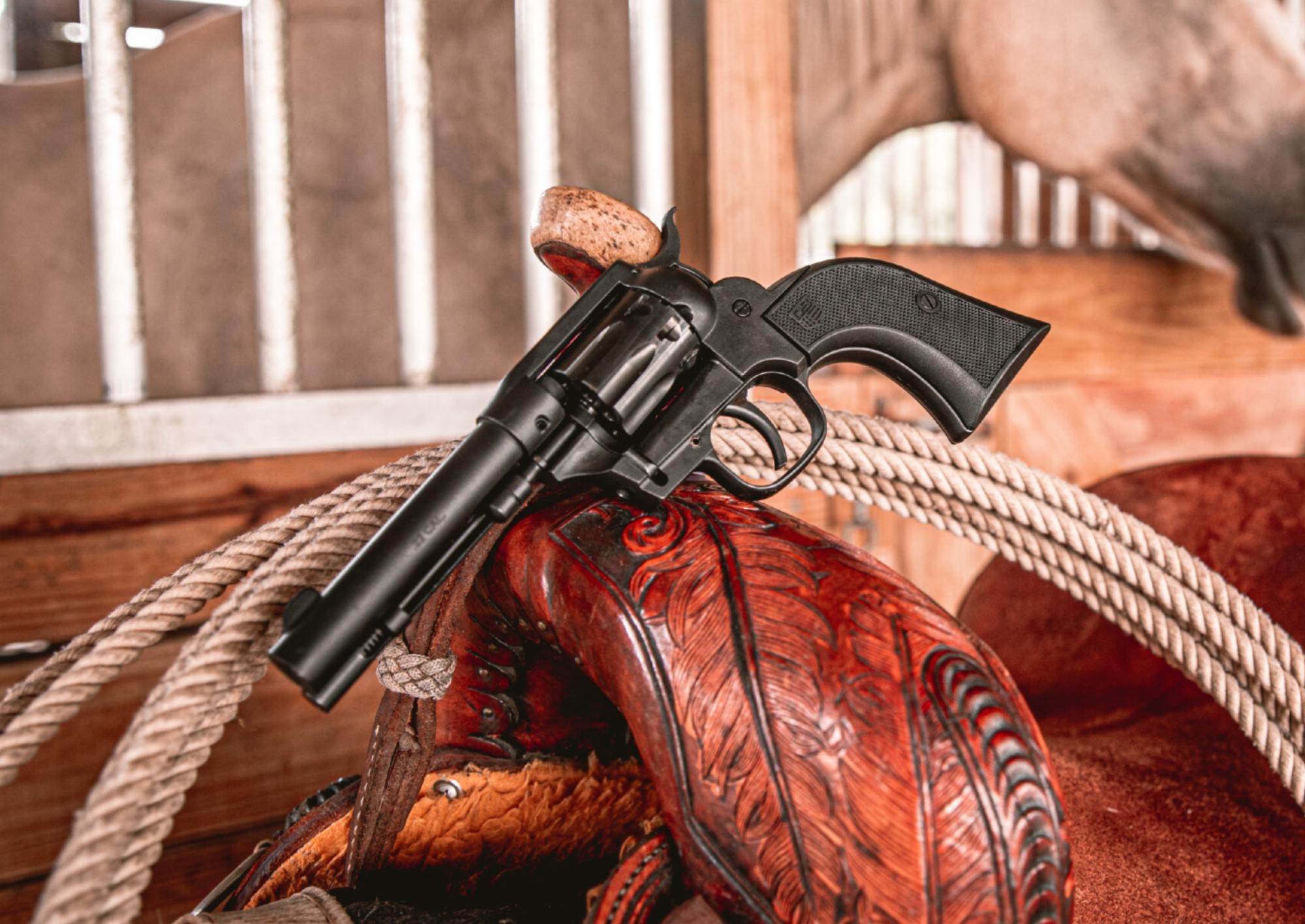 A cowboy-style revolver with interchangeable 9-shot cylinder: from