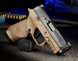 Wilson Combat-SIG Sauer WCP320 Carry, the perfected P320 becomes compact Wilson Combat-SIG WCP320 Carry right side view