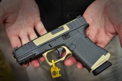ZRO Delta Z9 Modular Handgun System: full modularity Z9 Pistole von ZRO Delta in schwarz und gold.