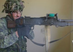 New machine guns for the Canadian armed forces Soldier shooting with the new C6A1 FLEX machine gun.