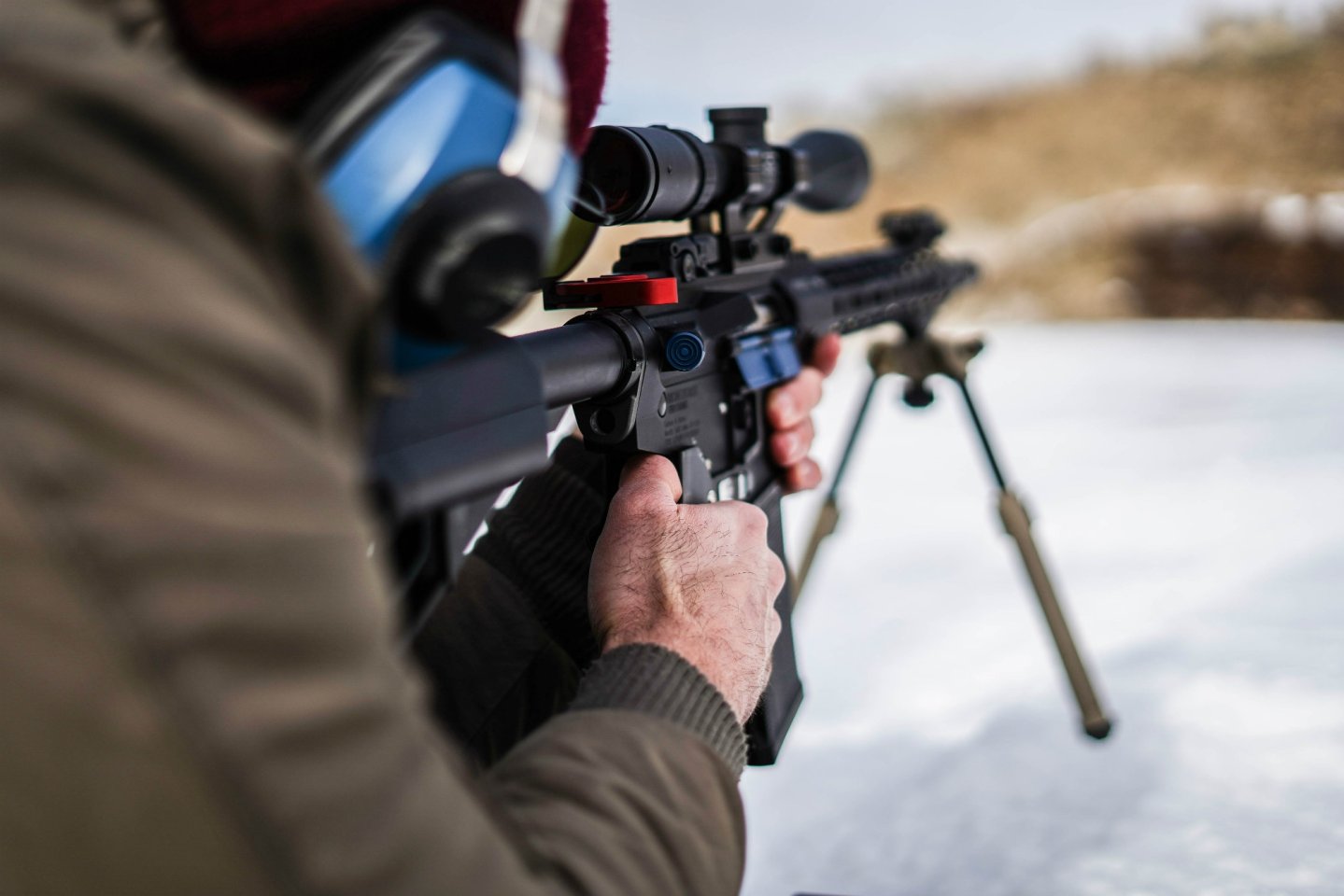 TOR, the thumb-operated system Sniper shooting with a rifle