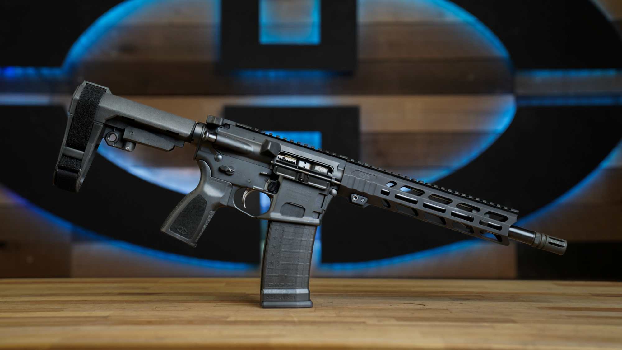 desert-tech: Desert Tech Quattro 15: the semi-automatic rifle with a four-column magazine and .223 Wylde chamber desert-tech: Desert Tech Quattro 15: the semi-automatic rifle with a four-column magazine and .223 Wylde chamber