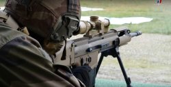 FN SCAR-H PR, the new French Army sniper rifle Soldier with sniper rifle