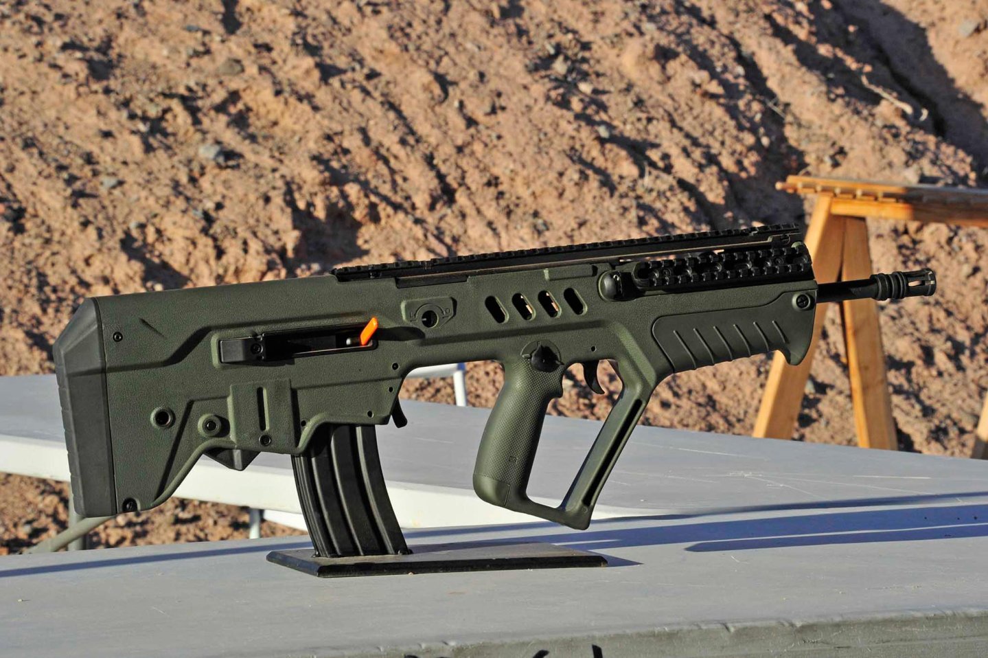 IWI-US Tavor SAR .300 Blackout IWI US, Inc. introduces the Tavor SAR semi-automatic rifle in .300 BLK caliber at the 2016 SHOT Show
