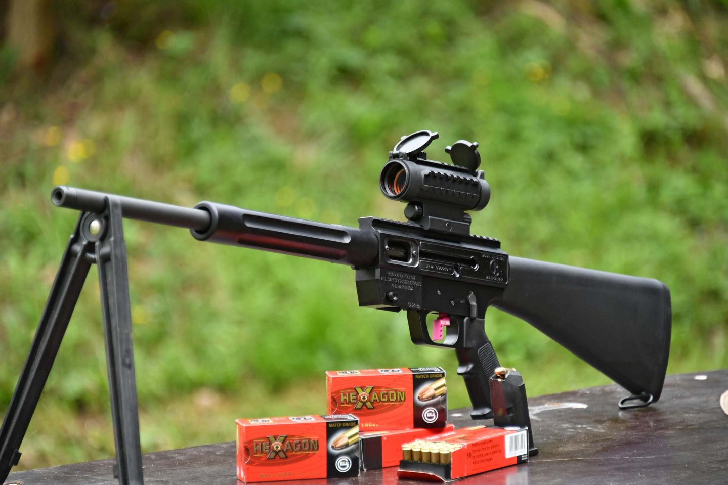 Shooting test: Gen3 Sporter Pistol-caliber carbine by Just Right Carbines Just-Right-Carbines-JRC-Gen3-Sporter-Pistolenkarabiner-Gesamtansicht-links-mit-Geco-Hexagon-Munition.jpg