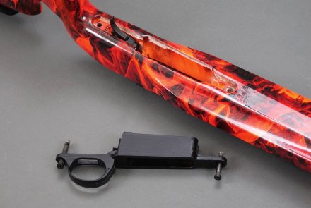 Test: Sabatti TLD Red, the flaming long range rifle Sabatti TLD Red: disassembled trigger guard / magazine with the two action screws