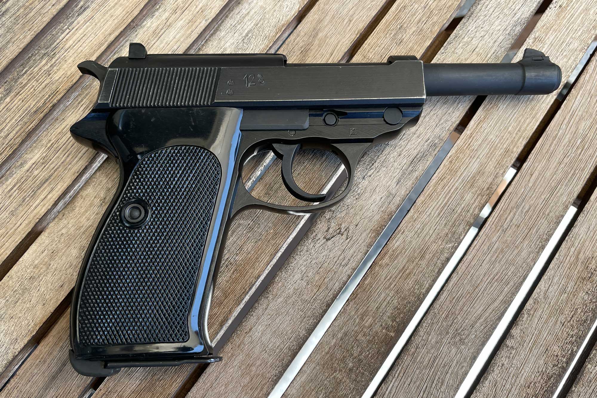 Carl-Walther: Des géants dans l'histoire des pistolets de défense: Walther P 38 et Smith & Wesson Model 39