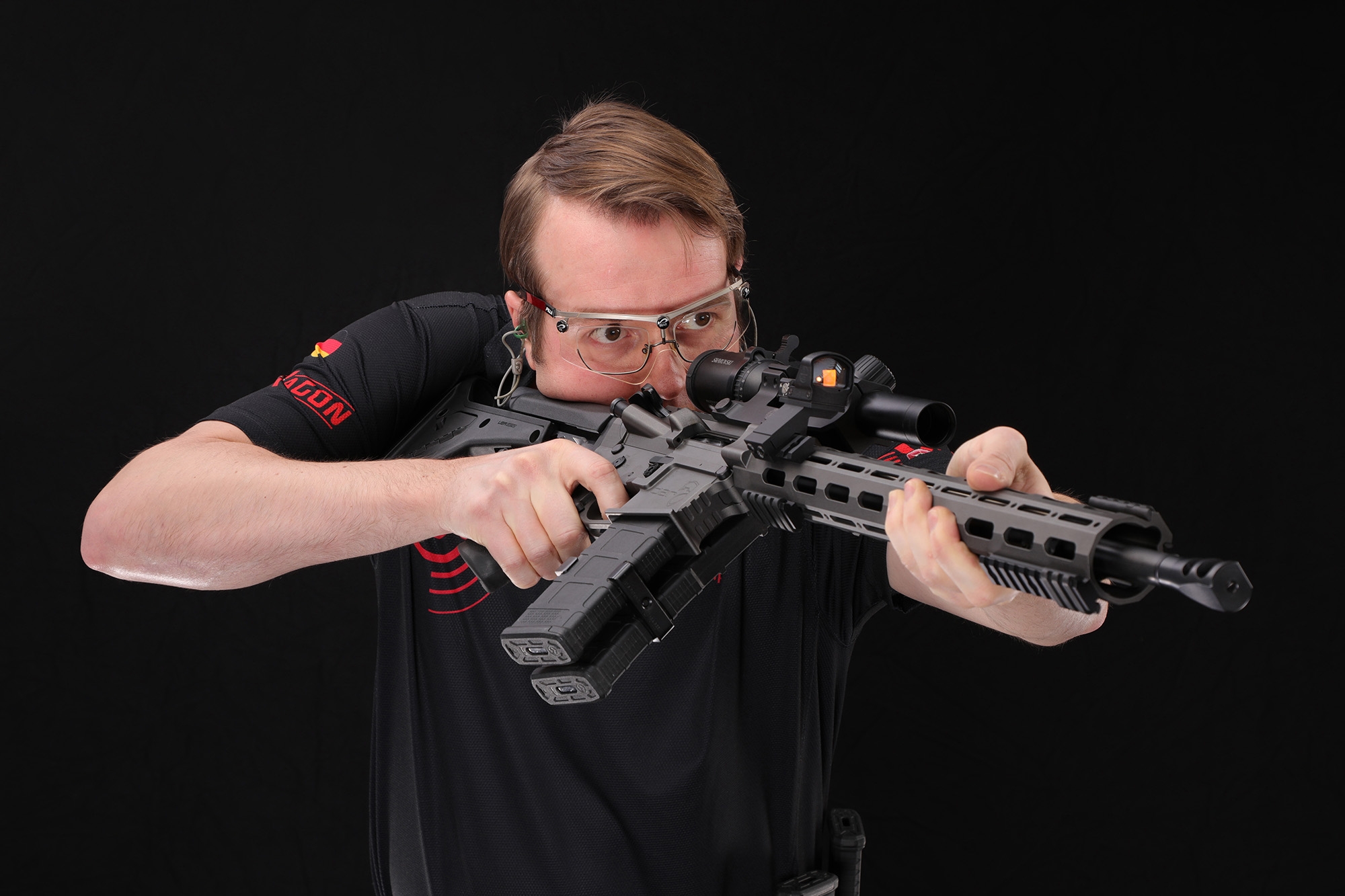 Le portrait: Stefan Rumpler, tireur IPSC de l'équipe GECO. Il maitrise le tir au pistolet, à la carabine et au fusil à la perfection Le portrait: Stefan Rumpler, tireur IPSC de l'équipe GECO. Il maitrise le tir au pistolet, à la carabine et au fusil à la perfection