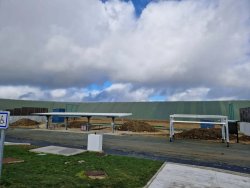 Ce stand de 10 mètres au CNTS offre 80 couloirs avec affichage électronique des impacts. Les cinq stands de fusils ne sont pas encore complètement terminés.