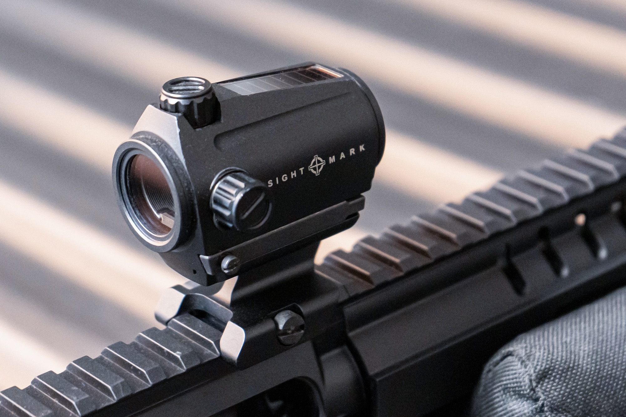 Sellmark / Sightmark: Test: Sightmark MTS Mini Solar 1x22 − Viseur point rouge utilisant la puissance solaire comme source d'énergie Sellmark / Sightmark: Test: Sightmark MTS Mini Solar 1x22 − Viseur point rouge utilisant la puissance solaire comme source d'énergie