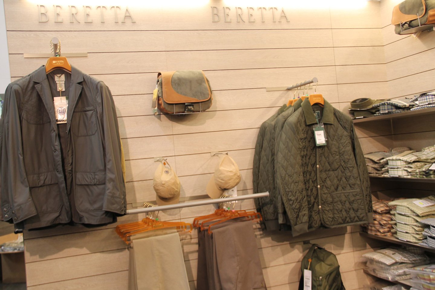 Armeria Dionisi: abbigliamento e accessori tecnici da caccia Abbigliamento da caccia