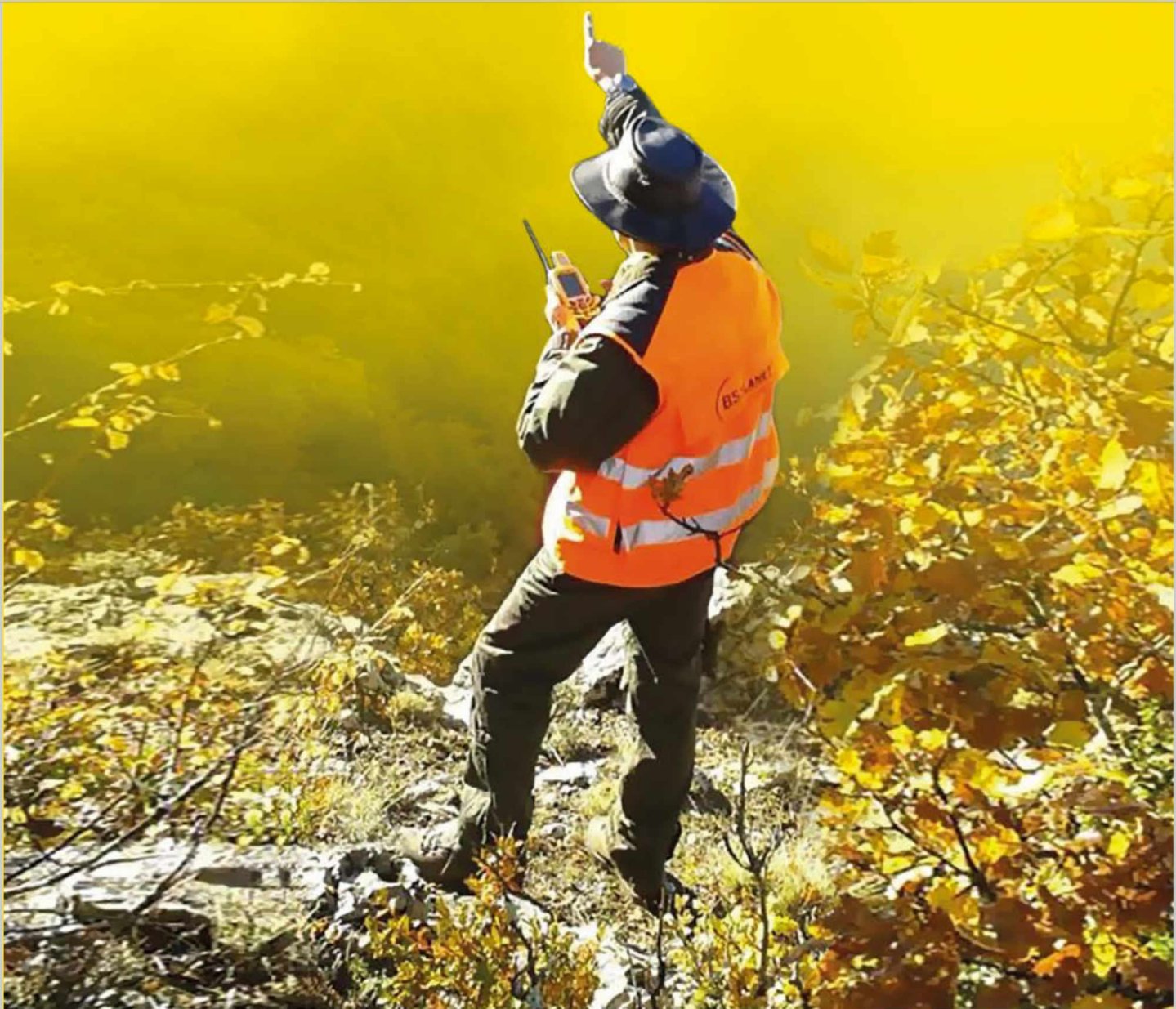 BS Planet, dispositivi elettronici per cacciatori Cacciatore con geolocalizzatore e gilet BS Planet