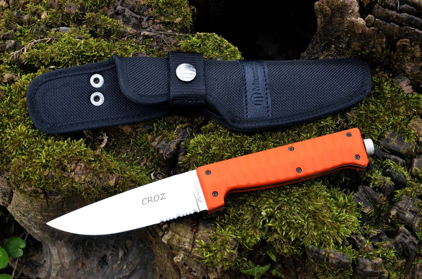 Maserin Croz, un coltello per la caccia al capriolo Maserin Croz coltello da caccia con il suo fodero