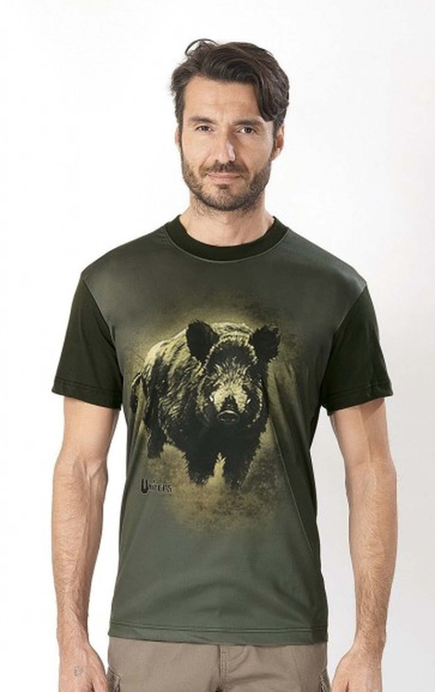 uomo con t-shirt 