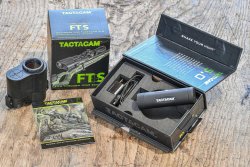 Tactacam 5.0 Action Camera nella sua confezione con adattatore