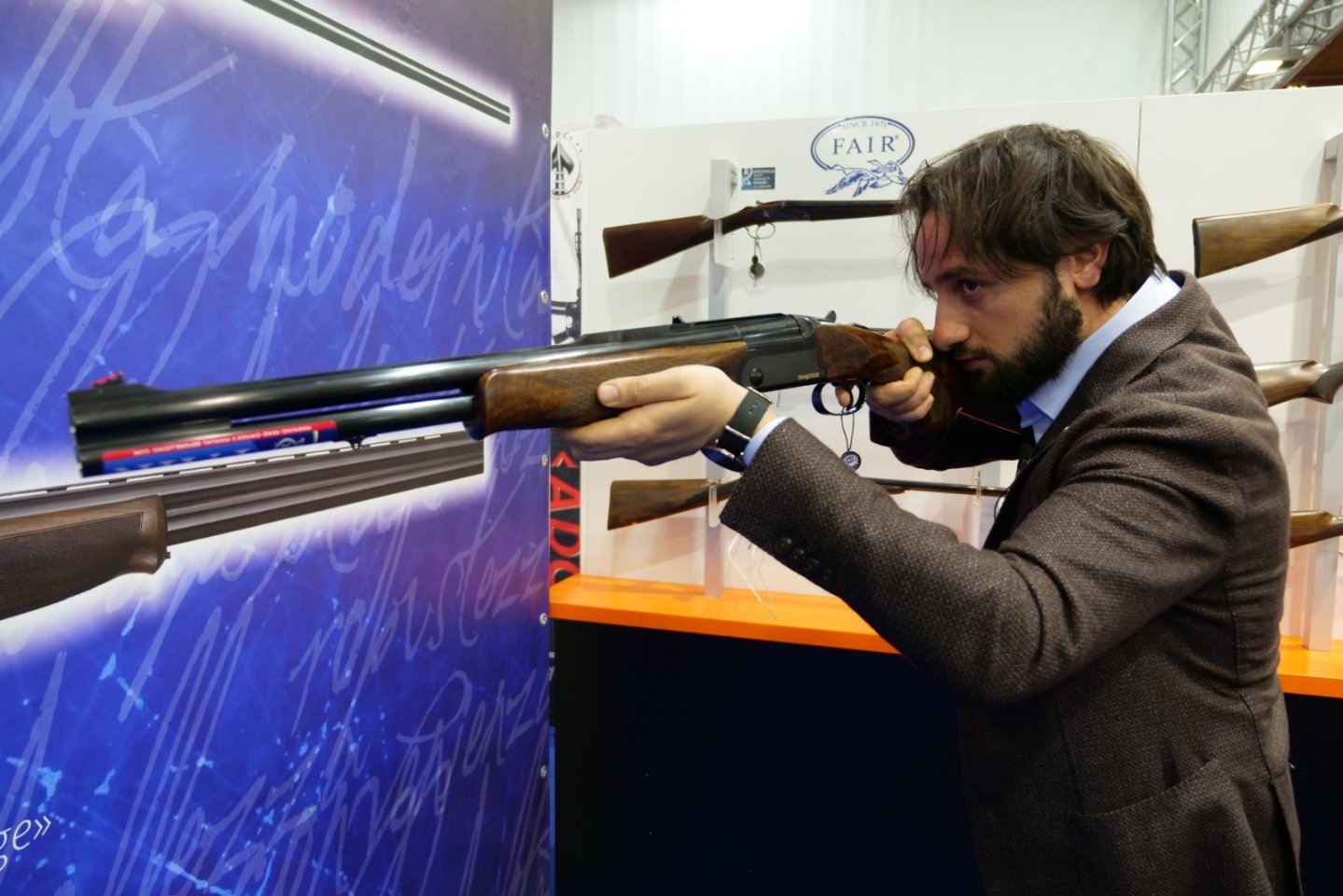 F.A.I.R. Traqueur nuovo sovrapposto da caccia al cinghiale disponibile in calibro 12 e in calibro 20 Il nuovo F.A.I.R. Traqueur sovrapposto per la caccia al cinghiale